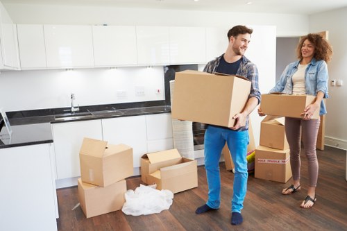 Residential moving van support near Selsdon